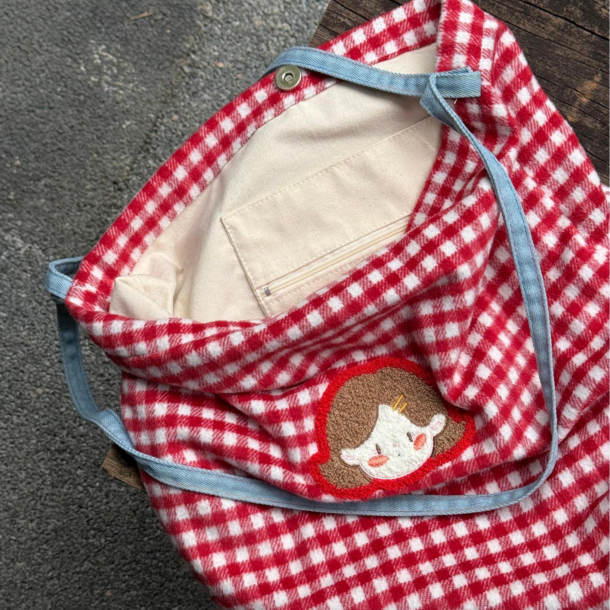 The Little Hue Red and White Square "HUE YOUR MOD" Designer Canvas Bag combines bold energy with timeless style, perfectly reflecting Little Hue’s vibrant personality and playful confidence. The striking red and white color scheme symbolizes passion, energy, and clarity—traits that inspire you to stand out and embrace your unique self.